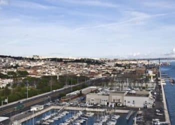 城市24小时 | 刷足存在感，「高铁洼地」的机会来了