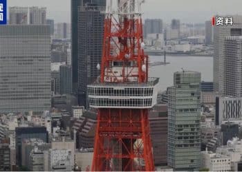 日本发出「最强烈警告」！高市妄为之「祸」来了：日元和债券本周遭抛售，经济时隔6个季度再次萎缩，大米鸡蛋涨不停……