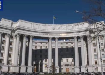 美乌今日会谈，特朗普：泽连斯基必须同意！欧盟回应美国新计划：仍需完善！乌军：击落俄军米-8直升机