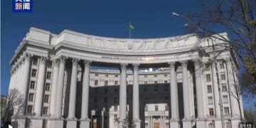 美乌今日会谈，特朗普：泽连斯基必须同意！欧盟回应美国新计划：仍需完善！乌军：击落俄军米-8直升机