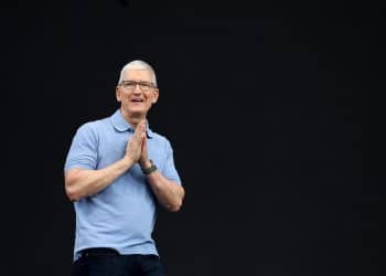 苹果CEO被曝将卸任！继任者或是他，现年50岁，曾介绍「史上最薄iPhone」