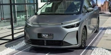 车展速递丨比纯电车型便宜5万元！小鹏X9鲲鹏超级增程版入市 何小鹏：燃油车用户转向增程产品的可能性更大