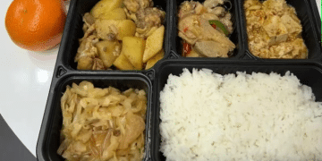 德国顶级医疗展上，200多中国人集体食物中毒，有人一晚拉40多次！1份盒饭约合人民币164元，涉事餐馆：肉没煮熟