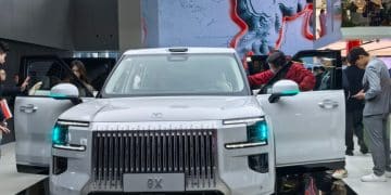 员工换签启动！吉利智驾整合进入实操阶段，极氪智驾团队归入「千里系」合资公司