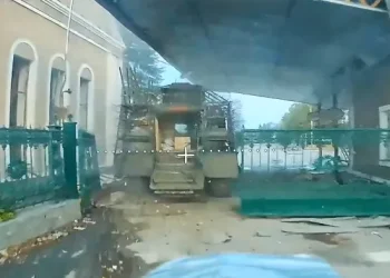 红军城争夺白热化，泽连斯基：战斗激烈，后勤补给艰难！俄称「乌军被围困，人员已开始投降」，乌方否认