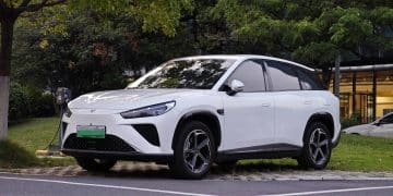 「暴雷车」成香饽饽？95后跨省半价抄底哪吒L，二手车商单车至少赚5000元，售后风险谁来扛？律师这样提醒