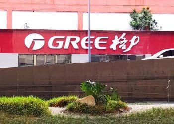 70余人的股东会开成「朋友会」！董明珠在交流环节才拿起话筒，谈到分红称股东希望「马儿跑」，也请让「马儿有草吃」