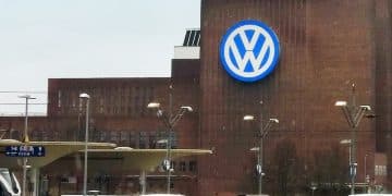 电动车销量大涨，净利润却同比下降！大众汽车集团遭遇近五年来首次季度亏损，仍坚定推进电动化转型：明年将在中国市场推20余款新能源车