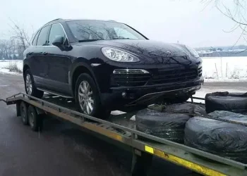 整车瞬间变「废铁」，俄罗斯数百辆保时捷遭锁死断电！车辆卫星系统遭阻断，当地经销商：不排除是人为