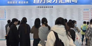 深圳这场招聘会释放6.5万个岗位，近半数年薪超20万元，部分薪酬「上不封顶」