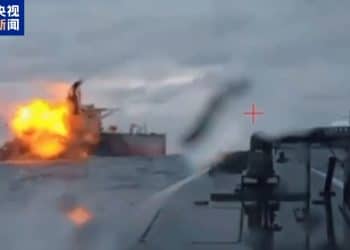 乌击沉一艘俄「影子舰队」油轮！美英法德四国领导人通话，事关乌克兰！乌美就重建与和平议题举行工作组首次会谈