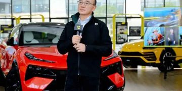 首款插混车For Me明年一季度上市！莲花进军中大型SUV市场，冯擎峰：我们不愿意造像船一样的车