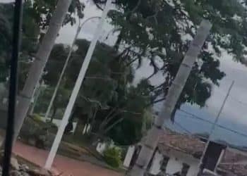 哥伦比亚西南部发生武装袭击事件！袭击者在市中心向警方和军方进行了步枪密集射击，国防部长下令反击