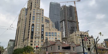 开盘四年后，瑞安房地产行政总裁家属3000万元买入自家豪宅，回应称「系留存的交付标准单元」