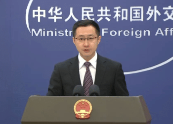 日本内阁批准2026年军费，金额超9万亿日元创新高，旨在「加强反击能力和海岸防御」，中方回应