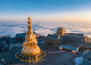 买500股股票，进山门票、万年索道、温泉全免费，酒店打折！峨眉山A涨停，手慢要多花600元