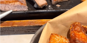 是「原切牛排」还是「调理牛排」？知名餐饮品牌引争议，消费者：不应该在角落用小字标注