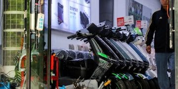 工信部回应「个别电动车不够人性化」；电动自行车「不能带小孩」「超速会急刹」……中国自行车协会发声