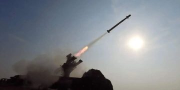 伊朗军演亮剑！革命卫队海军舰艇向美军舰艇发出警告，信息很明确！哈梅内伊发声，美国仿制伊朗的自杀式无人机，部署中东