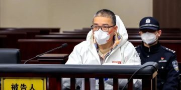 温州银行原行长吴华贪腐细节披露：违法发放贷款5亿元，被判死缓，终身监禁，不得减刑、假释