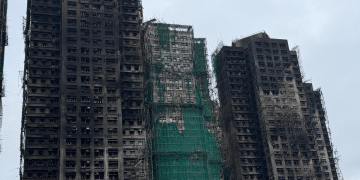 香港大埔火灾已致146人遇难，其中54具遗体有待辨认，100个失联个案被界定为「无法追查」，初步勘察后评估楼宇结构无即时危险