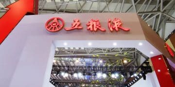 第八代五粮液突然降到800多元？公司回应了：是补贴，不是调低出厂价！有酒商称「让消费者喝掉，才是最终目的」