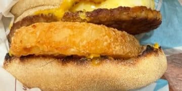 麦当劳涨价！包括多款汉堡、小食及套餐 涨幅在0.5-1元 网友：「快乐没了」