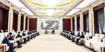 李炳军会见东方财富董事长其实一行