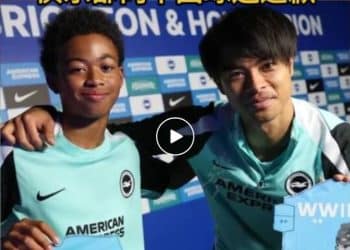 日本国脚竟拿战犯照片合影，英超球队道歉！日本政界人士：「高市早苗已不具备首相资格」