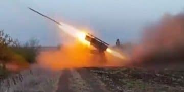 伊朗军演亮剑！向美军舰艇发出警告，信息很明确！哈梅内伊曾发声：美国政府不值得合作，拒绝美重启伊核谈判提议