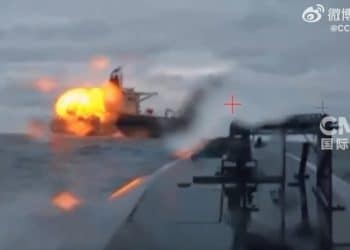 俄称已控制哈尔科夫一地！乌方：首次用无人机击中俄里海石油平台，致其生产中断