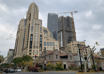 行政总裁家属3000万元买了一套自家豪宅，为什么各方反应那么大？