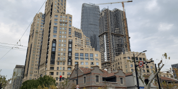 行政总裁家属3000万元买了一套自家豪宅，为什么各方反应那么大？