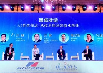 三位企业家共话AI价值锚点：从「参数大战」转向可用性与经济性