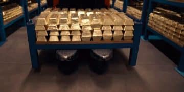 黄金与白银价格剧烈波动，美元贬值推动避险资金流入