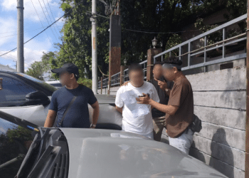 44岁中国籍博彩头目「老大特里」，在菲律宾被捕！其被指控贩运人口，还涉嫌对园区「犯错员工」实施酷刑