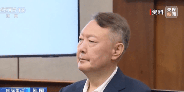 韩国检方要求判处尹锡悦死刑！他出庭时微笑与律师交谈，被指「强颜欢笑」