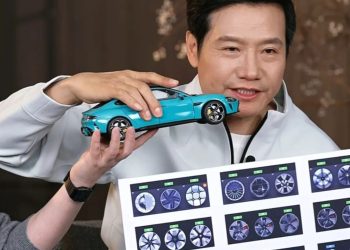 雷军全面回应「营销大师」标签：娱乐节目中刘强东团队开个玩笑，被人放大利用，现在听到营销两个字都有点恶心