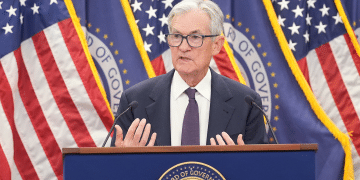 10票赞成2票反对，美联储宣布不降息！鲍威尔向继任者提议：与美国政治「划清界限」；微软、特斯拉公布「成绩单」，黄金突破5500美元关口