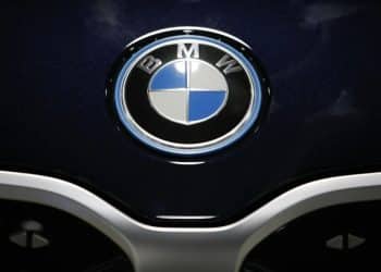 宝马大降价，最高直降30万元！20.8万元就能买到宝马车，公司：这不是「价格战」