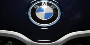 宝马大降价，最高直降30万元！20.8万元就能买到宝马车，公司：这不是「价格战」