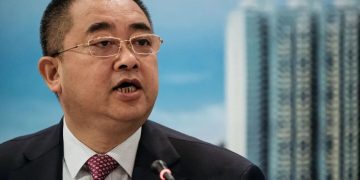 恒大前总裁夏海钧上诉被驳回，香港法院：600亿港元资产不能转移、不能处置出售房产收益！他曾年薪2亿元，被曝藏身于美国加州，与妻儿同住