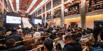 在成都的茶馆里，生活经济成为热议新话题