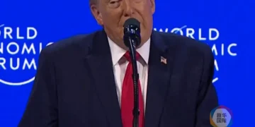 特朗普在欧洲抨击欧洲:你们方向不对,欧洲已变得面目全非;不会对格陵兰岛动武,美国上周从委内瑞拉获得5000万桶原油!美股大涨