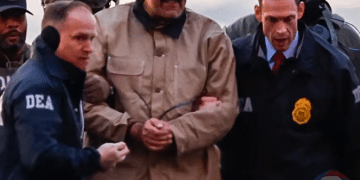 马杜罗将在纽约「出庭」，主持法官已92岁高龄，安理会举行紧急会议！多艘油轮突破封锁，离开委水域