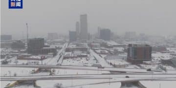 美国逾100万用户断电 超1万架次航班被取消 发生了什么？