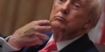 特朗普自述「手背淤青」原因：连续25年服用大剂量阿司匹林