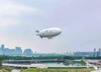 国产载人飞艇祥云AS700！完成全国首次载人飞艇商业飞行