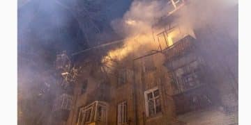 俄美乌首次三方会谈，首日无果！俄对乌发动大规模袭击！泽连斯基：俄发射370架无人机和21枚导弹，已致1死多伤