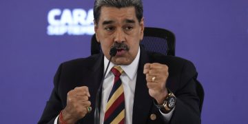 马杜罗：在美国监狱「一切都好」！委代总统：一定要救回马杜罗夫妇